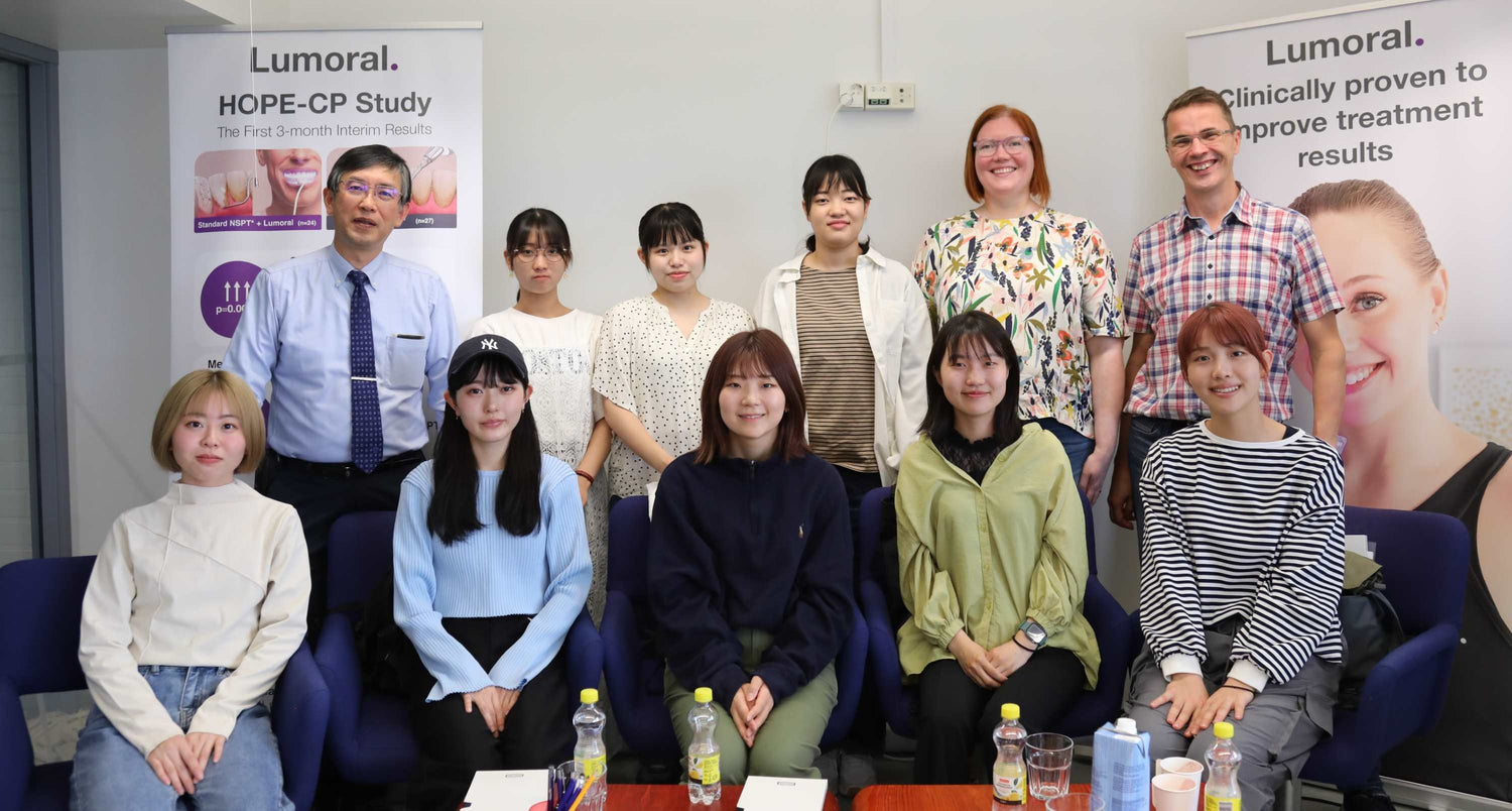 Lumoral esillä japanilaisten suuhygienistiopiskelijoiden Koite Health -yritysvierailulla Espoossa