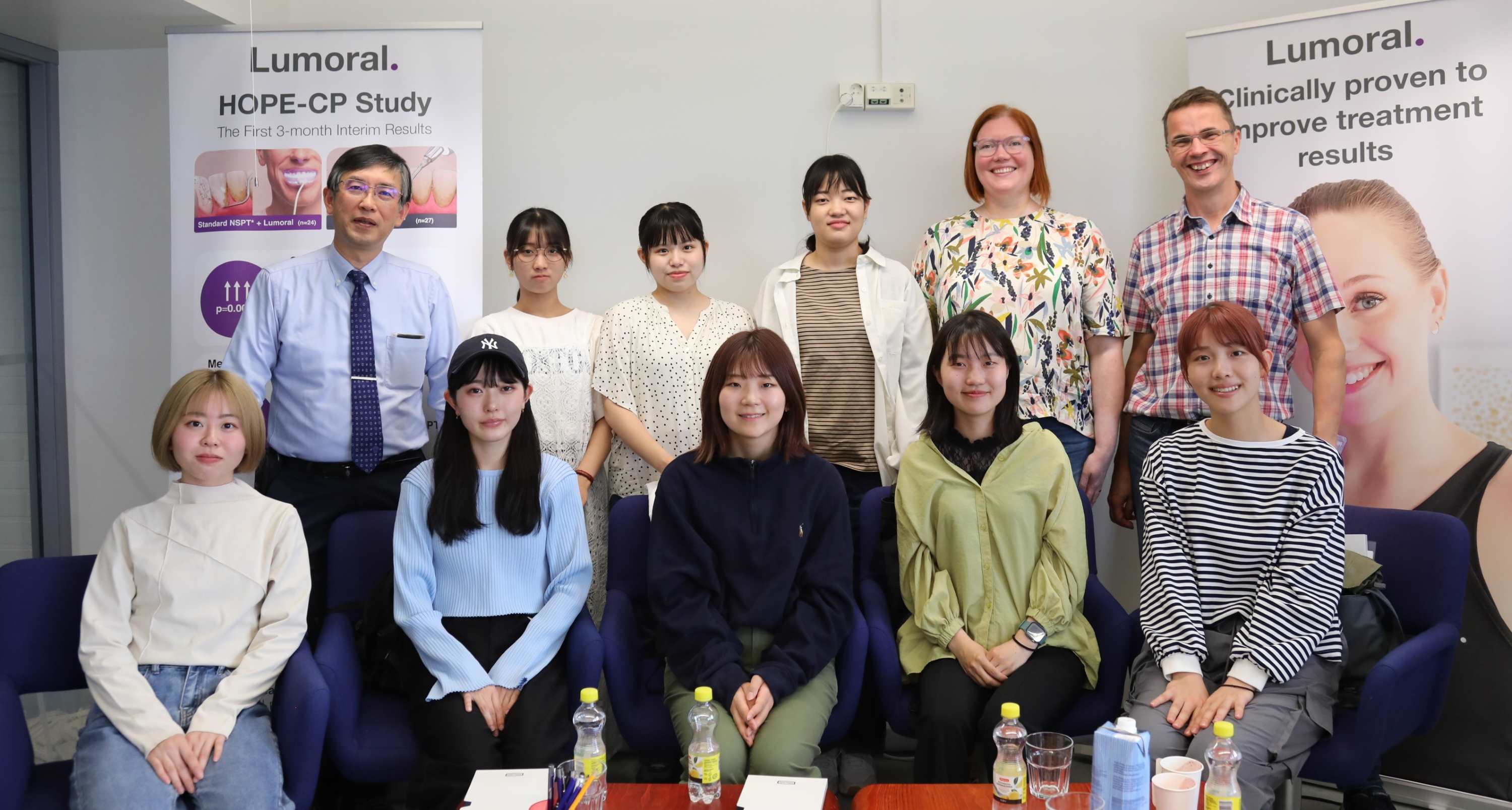 Lumoral esillä japanilaisten suuhygienistiopiskelijoiden Koite Health -yritysvierailulla Espoossa